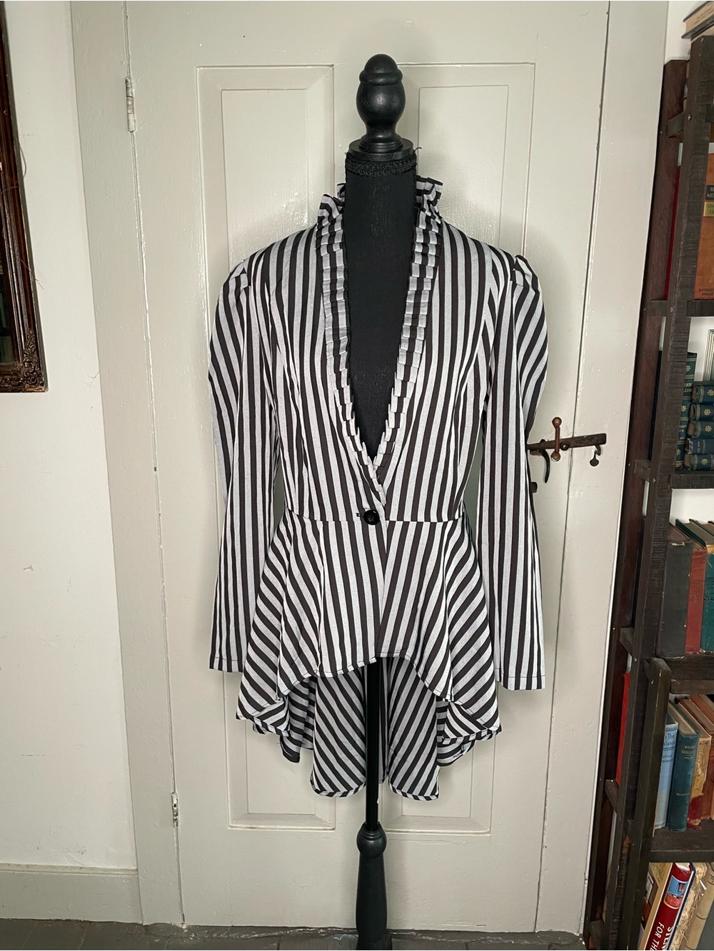 Scarlet Darkness grey and black unlined jacket XL